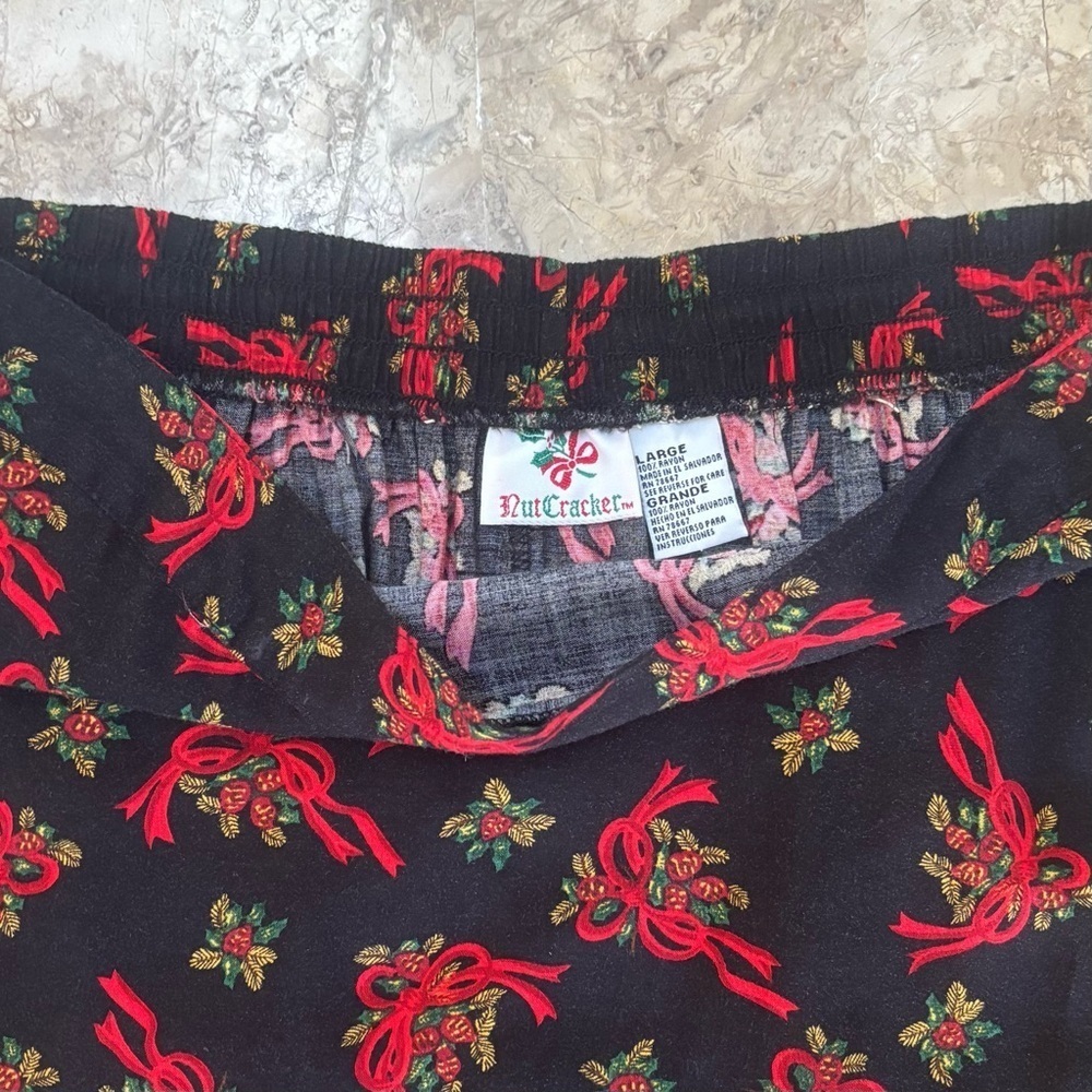 Vintage Holiday Bow & Holly Print Midi Skirt Sz Large Black Red Festive A-Line - Picture 7 of 10